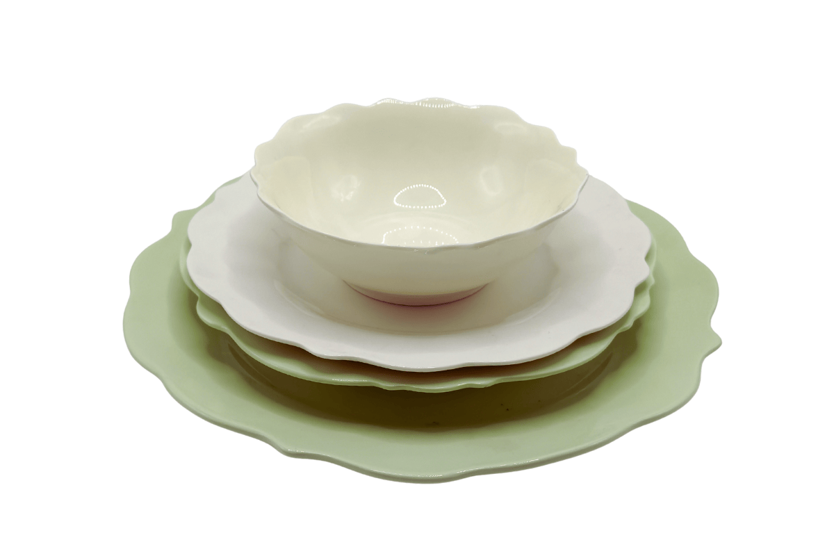 Lace 4-Piece Set: 8/10 inch flat plate, 8 inch soup plate, 5 inch bowl