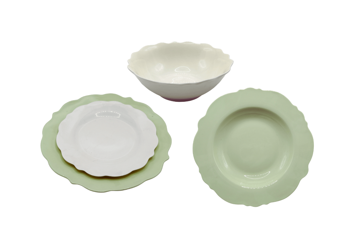 Lace 4-Piece Set: 8/10 inch flat plate, 8 inch soup plate, 5 inch bowl